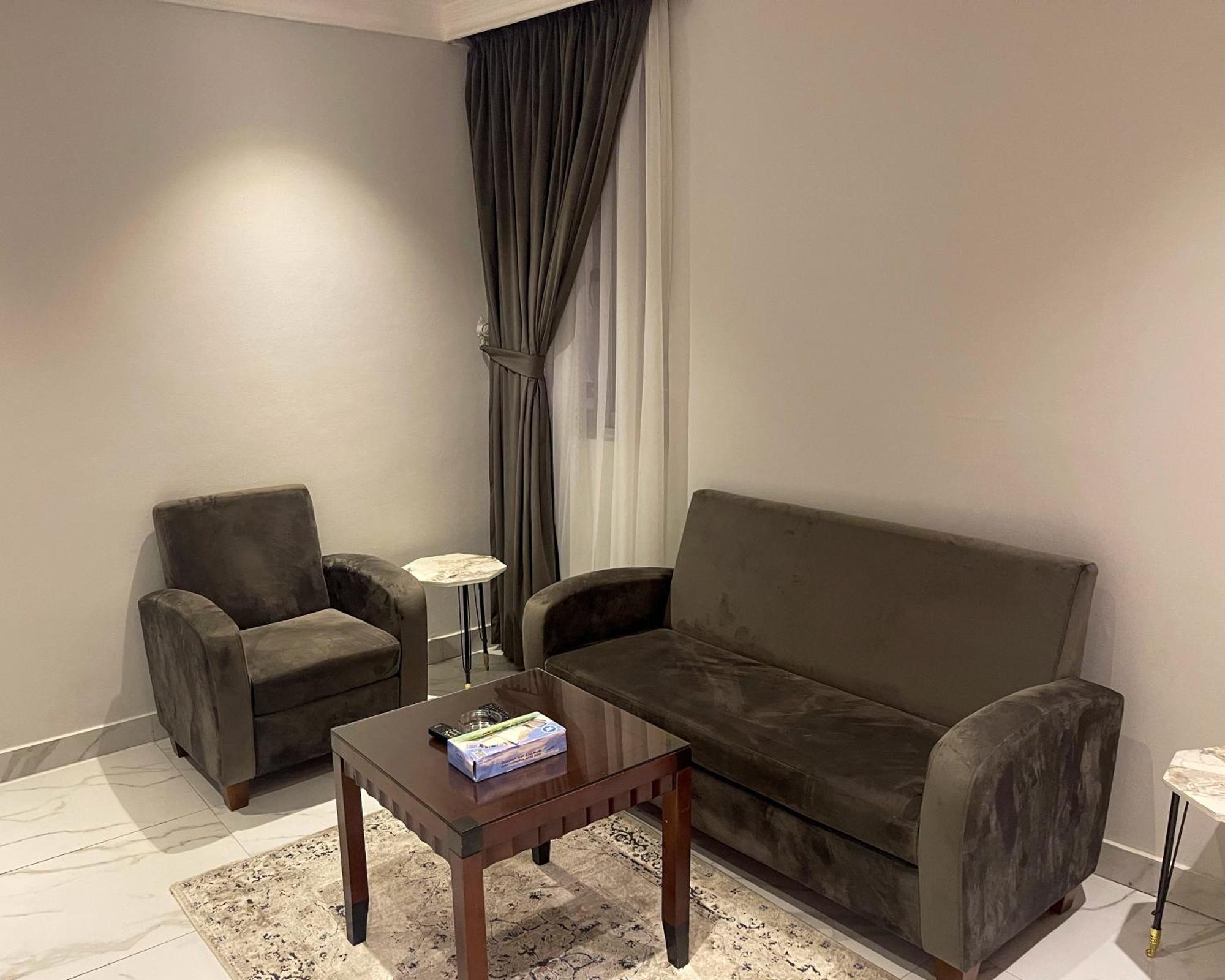 Continental Suite Farwaniya Кувейт Екстериор снимка