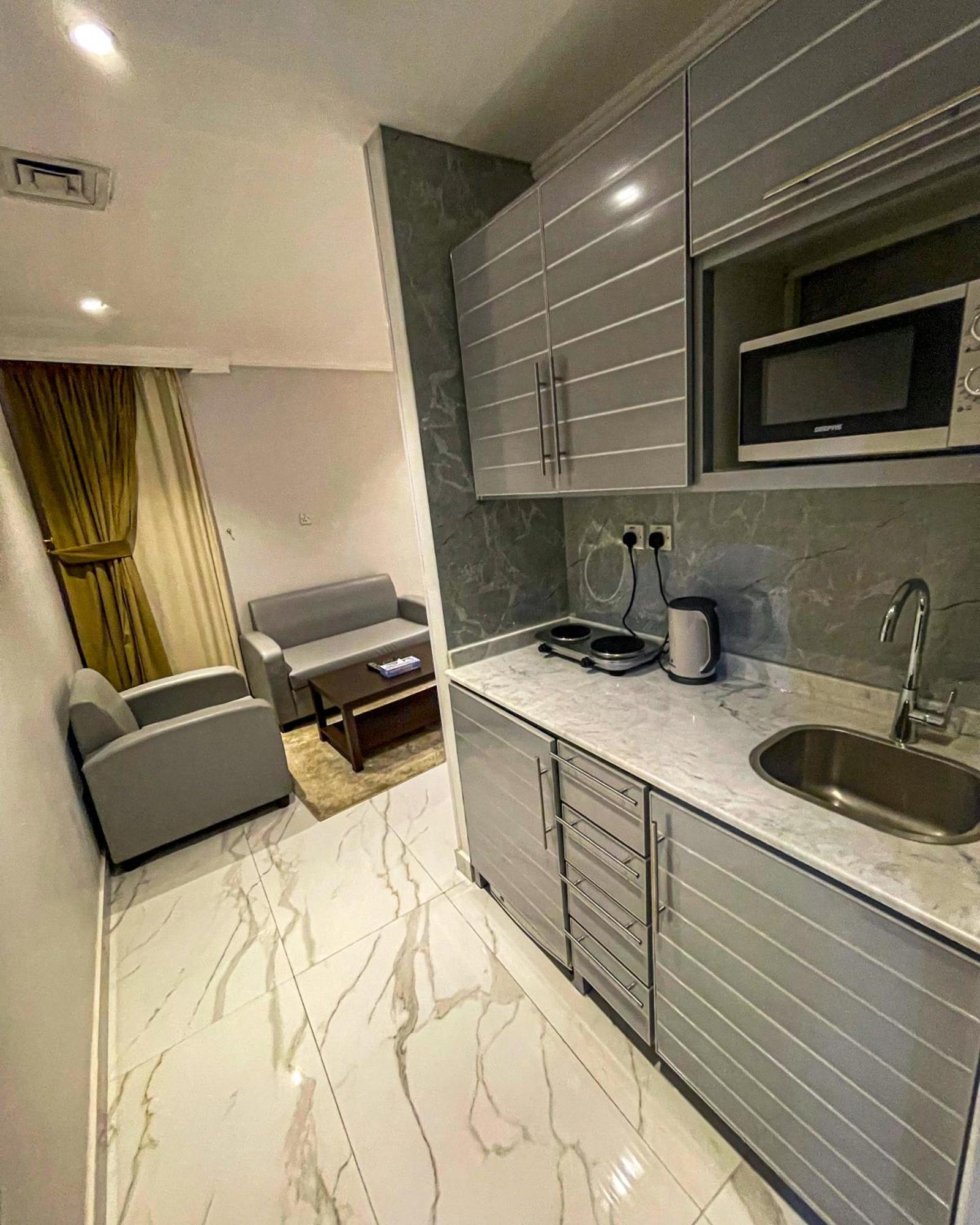 Continental Suite Farwaniya Кувейт Екстериор снимка