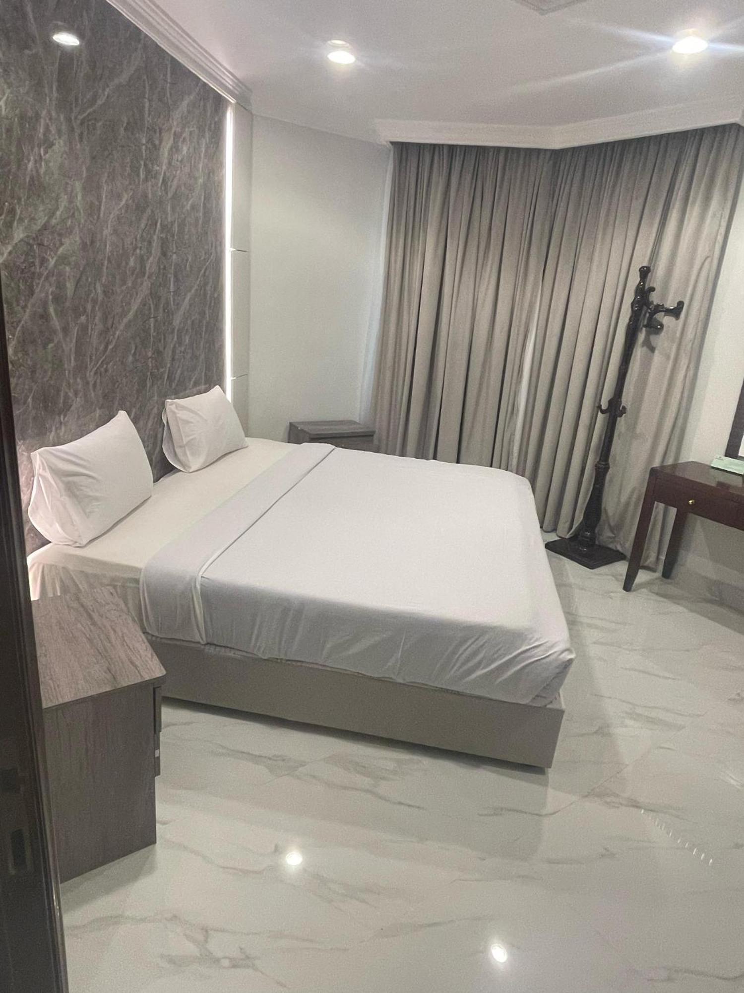 Continental Suite Farwaniya Кувейт Екстериор снимка