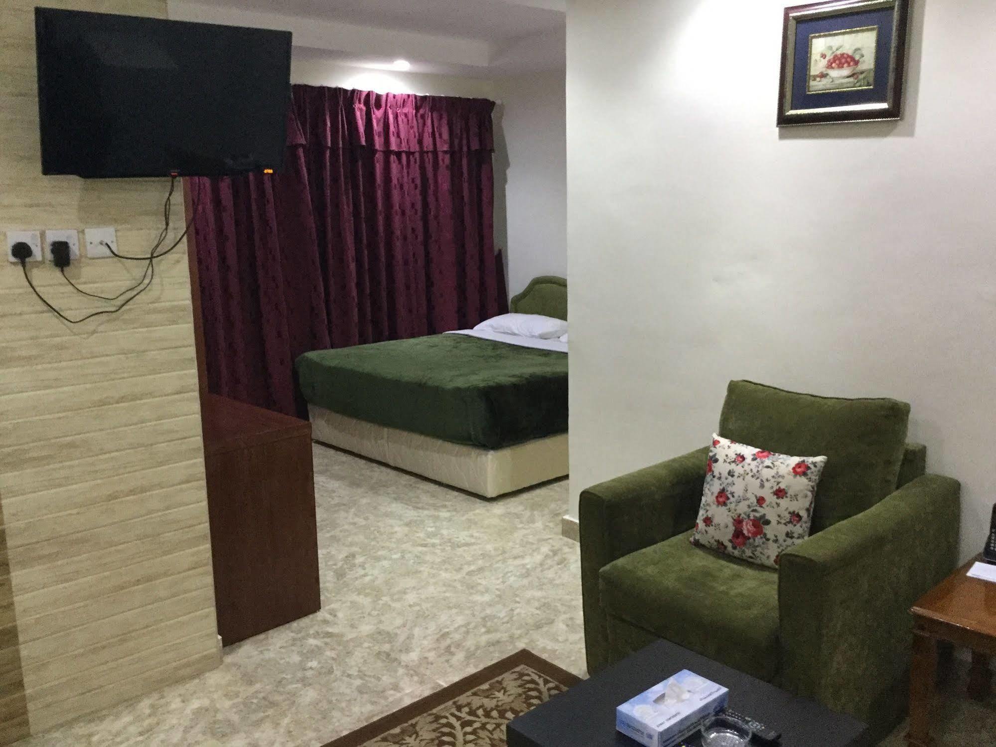 Continental Suite Farwaniya Кувейт Екстериор снимка